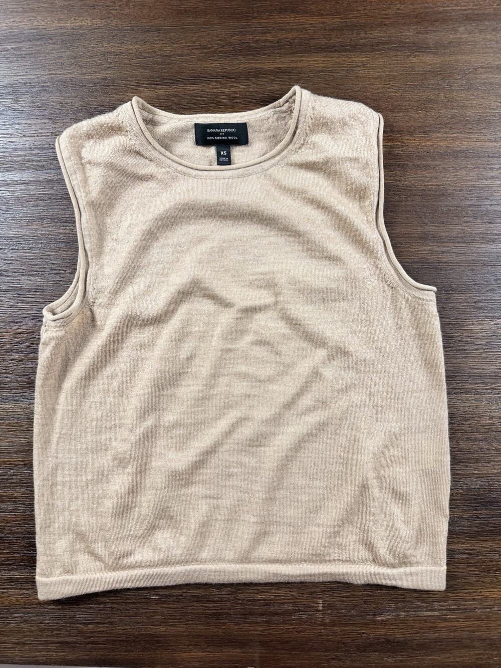 Banana Republic 100% merino wool Womens XS Sweater Beige Sleeveless Knit Top